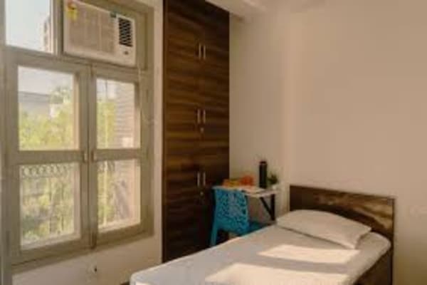 Fully furnished single room